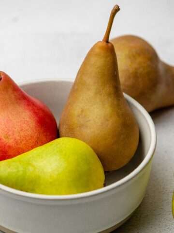 bowl of in season pears