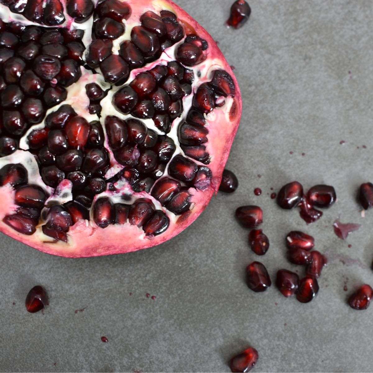 The best way to open a pomegranate and get all those delicious fresh p, How To Eat Pomegranate