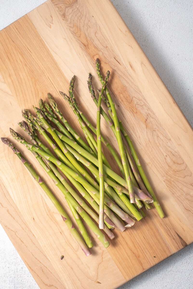 asparagus on a cutting board